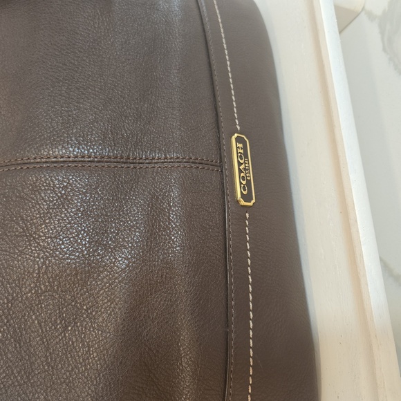 Coach Carrie Park Carryall
Shoulder Bag/Tote Brown Pebbled Leather - Picture 2 of 16